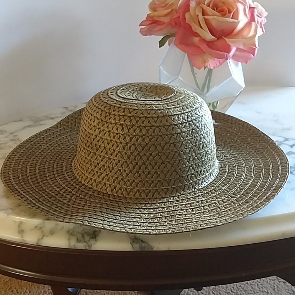 Floppy hat